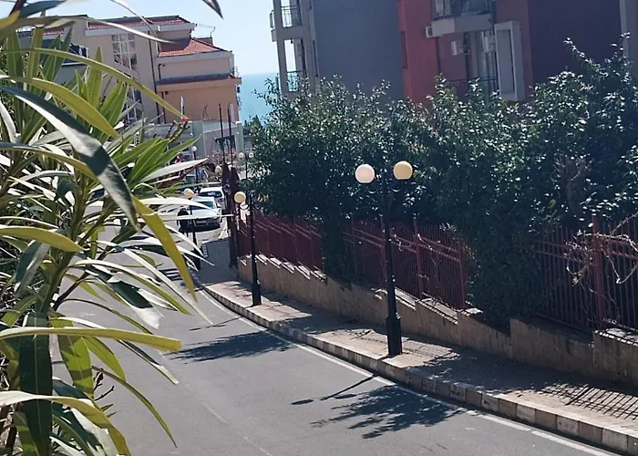 In Sea Breeze Complex Апартамент *